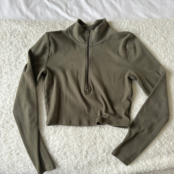 Aritzia Sunday Best cropped quarter zip - Picture 1 of 3